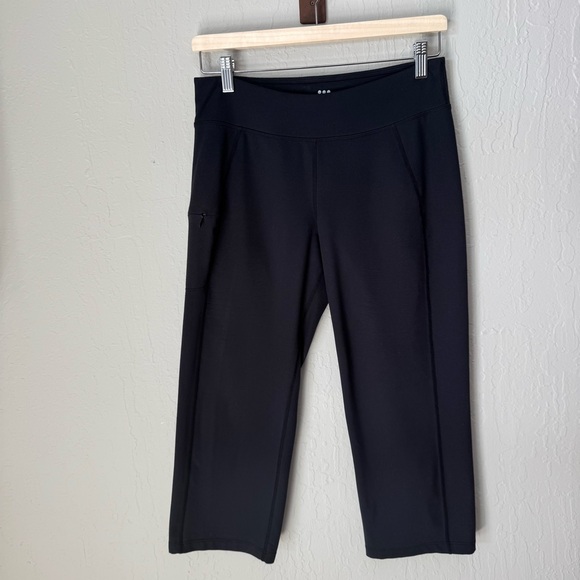 TITLE NINE “Not So Tight” Black Stretch Capri Pants Size XS Yoga Workout Running - Picture 11 of 14